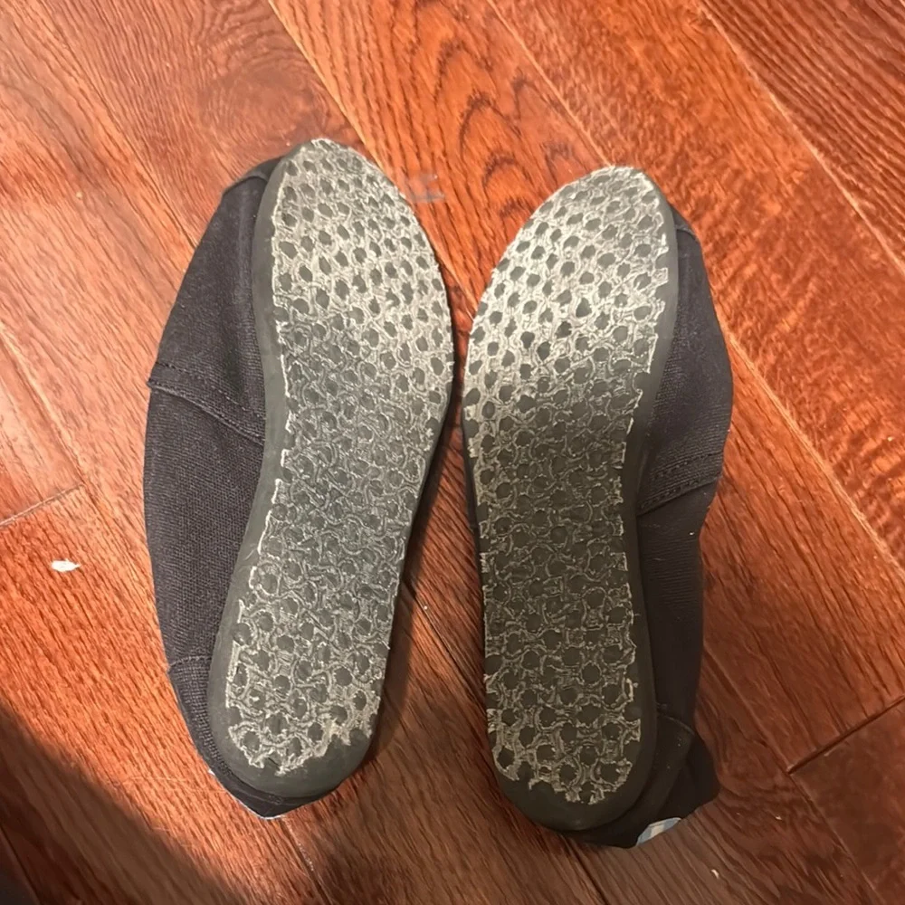 Toms Black Moccasin Slip-Ons with Minimalist Design - Picture 2 of 3